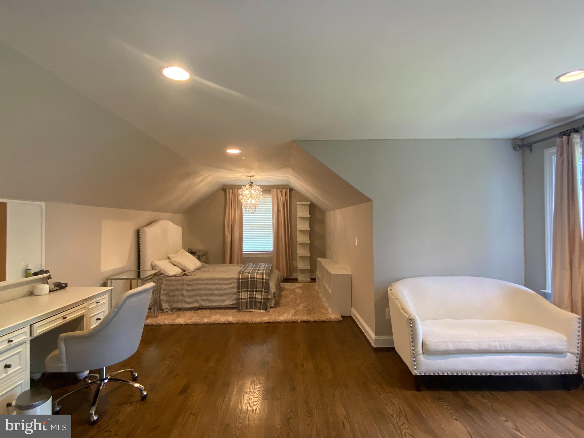 WAYNEWOOD - Residential Lease