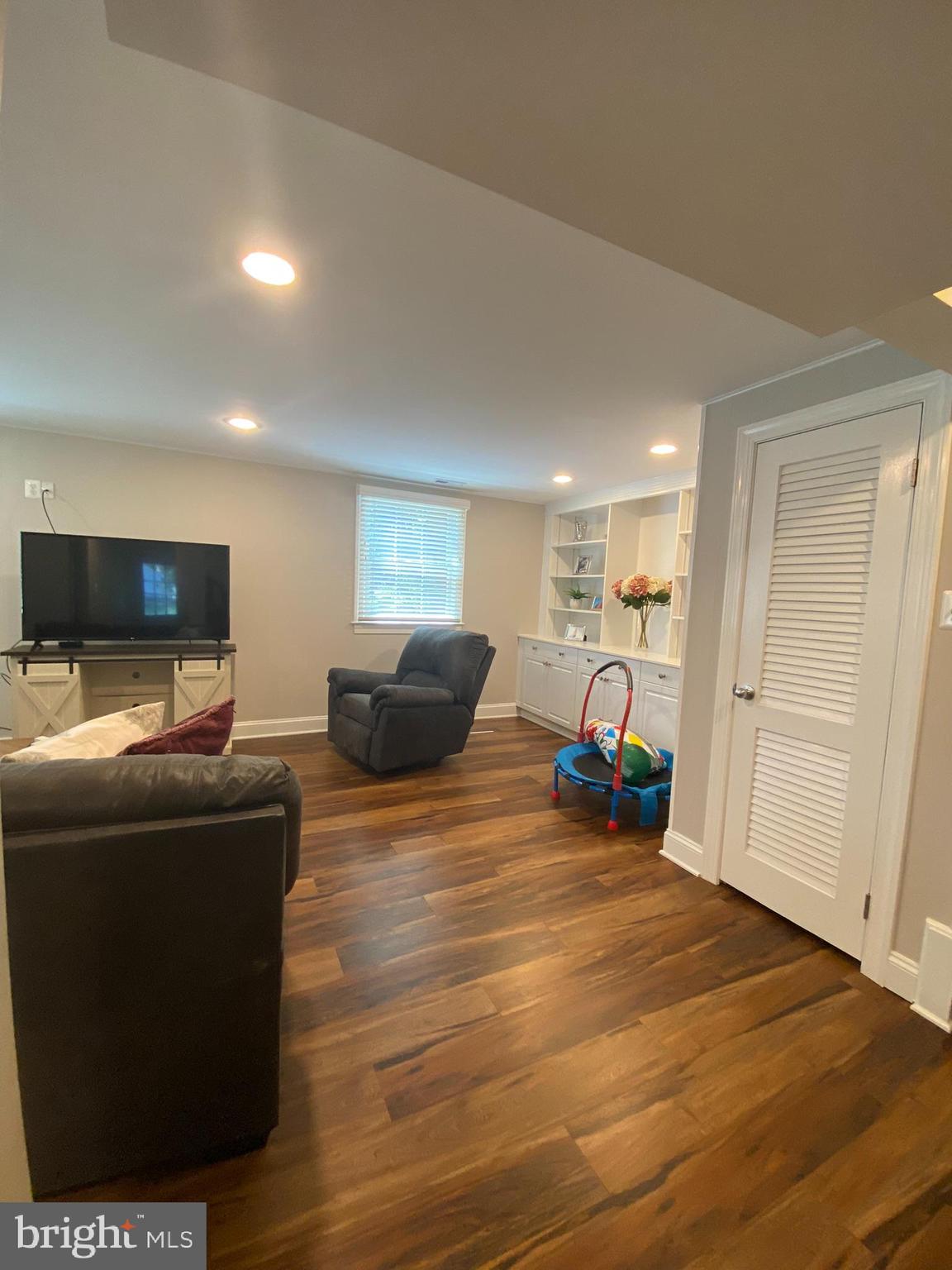 WAYNEWOOD - Residential Lease