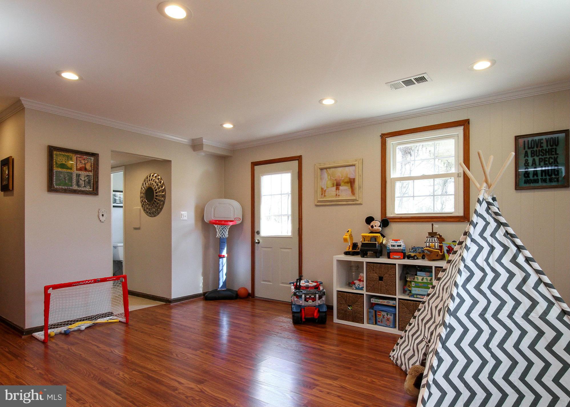 CEDAR CREST - Residential