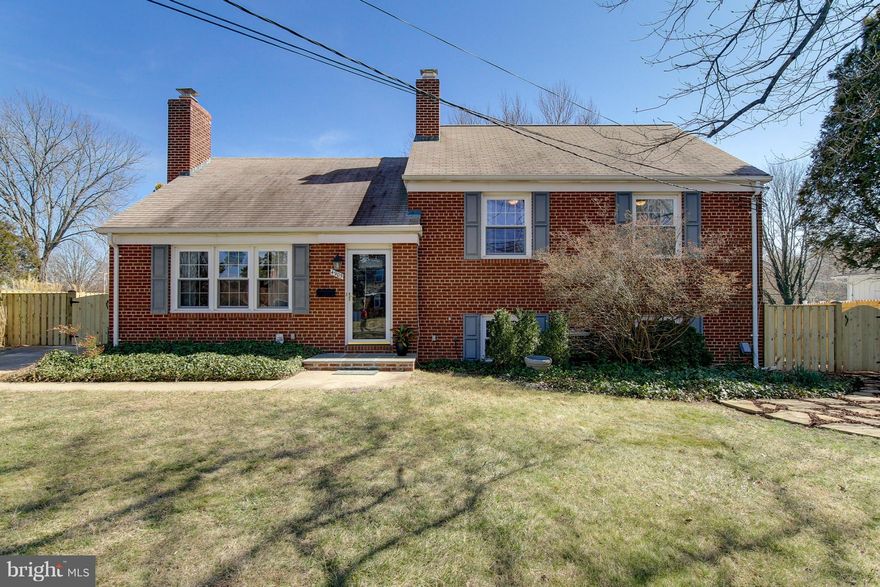 Welcome home to a remodeled four-level gem!  New kitchen, new windows, gorgeous flooring, amazing screened porch, awesome patio, great fenced yard, master bedroom with private bath, FOUR upper level bedrooms, huge living room, spacious family room, separate laundry area, walk-in-attic, great commuter location  - PERFECTION!  Open House Cancelled.