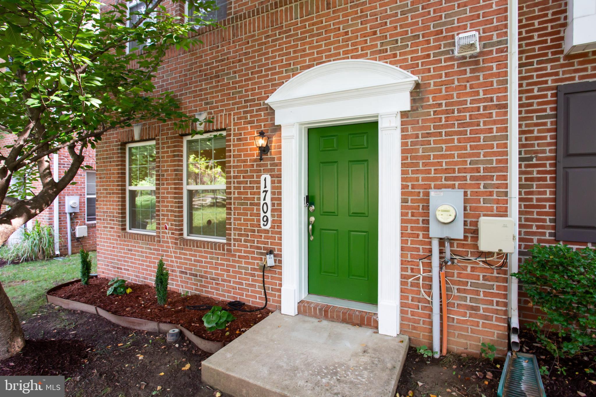 1709 FERNWOOD DRIVE