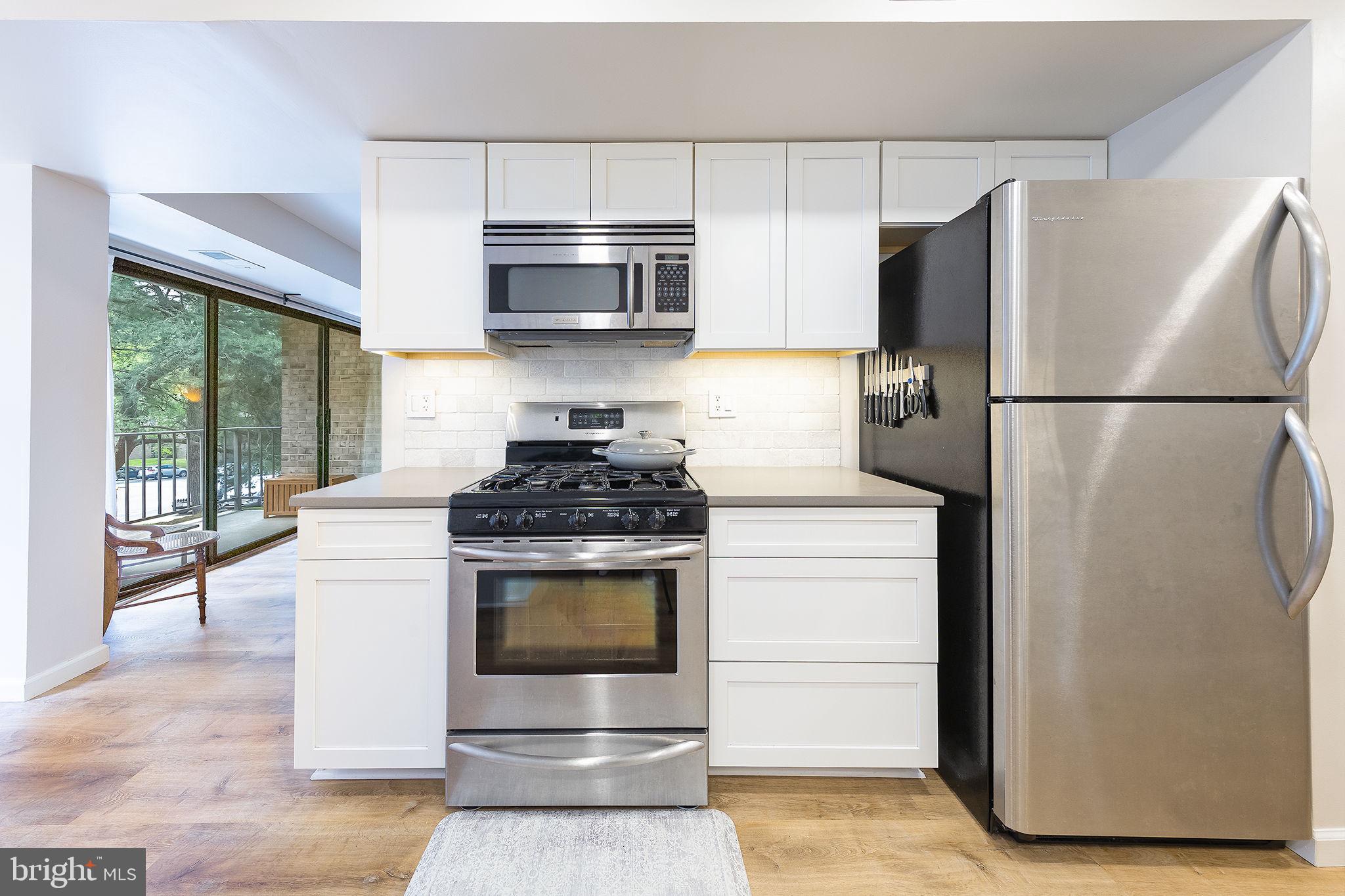 2042 ROYAL FERN COURT 18/11B