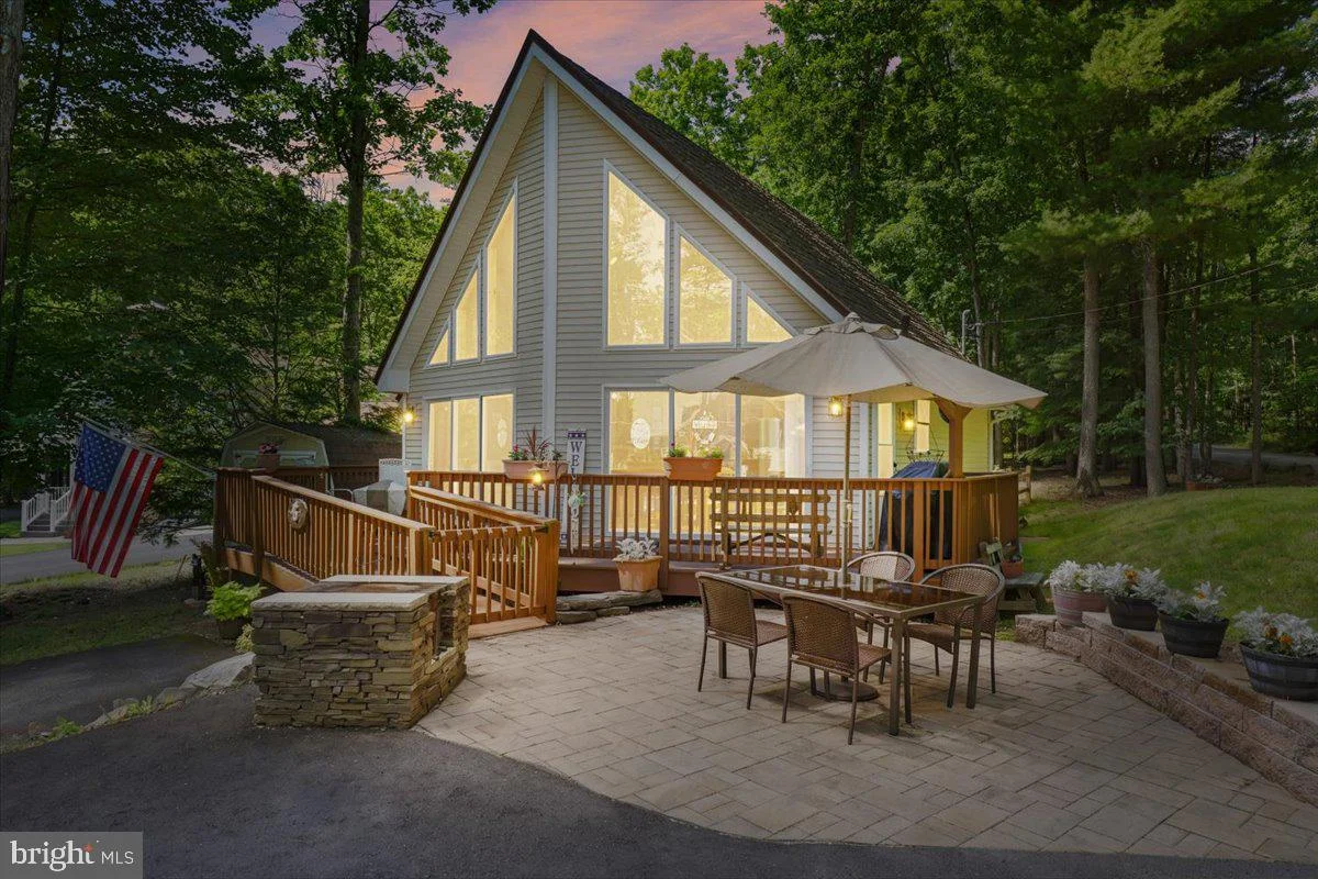 6 Lakeside Drive, Lakeville, PA, 18438