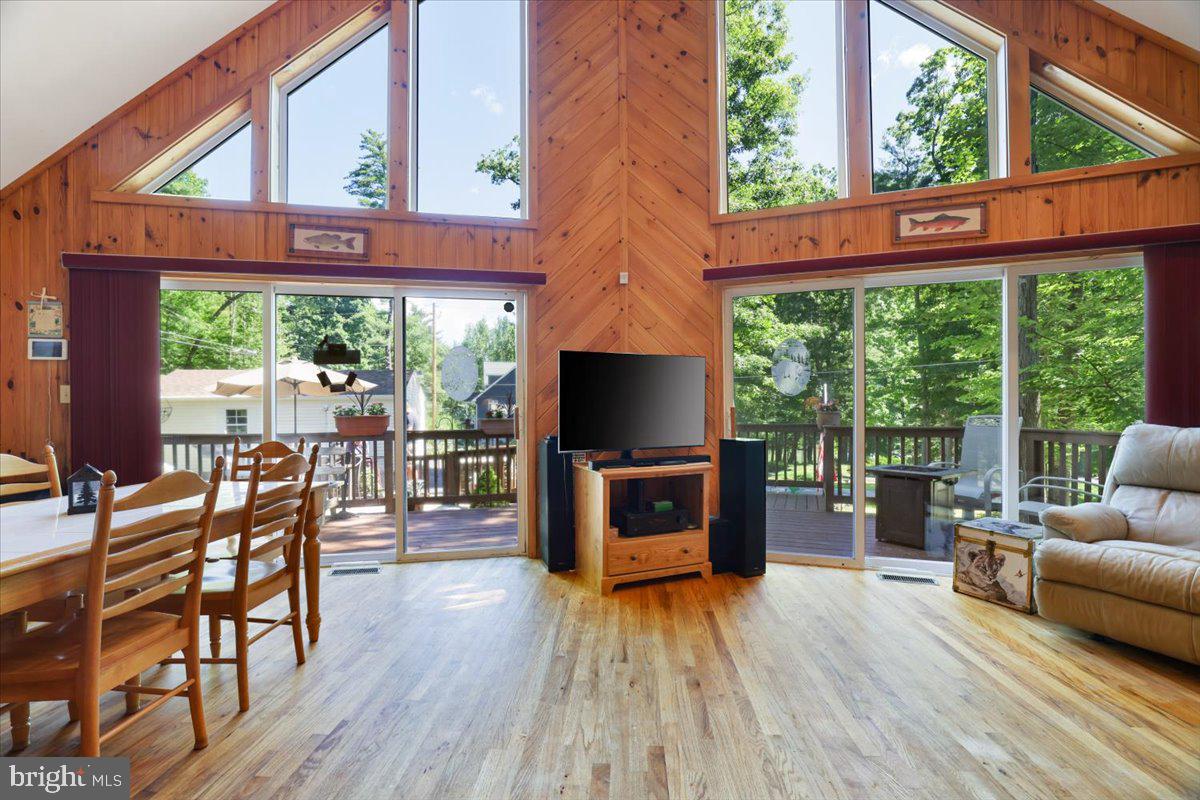 6 LAKESIDE DRIVE