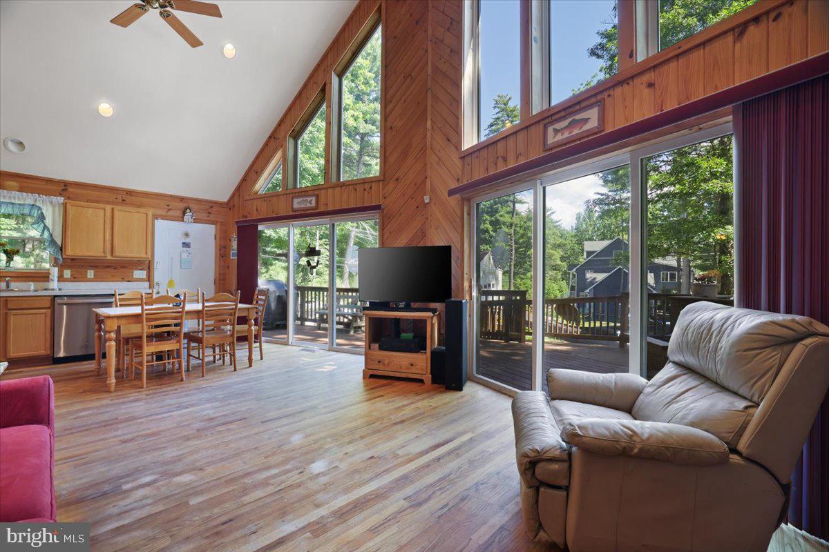 6 LAKESIDE DRIVE