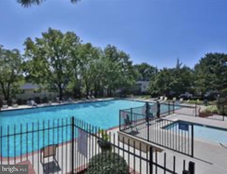 CHATHAM VIL OF TOW - Residential