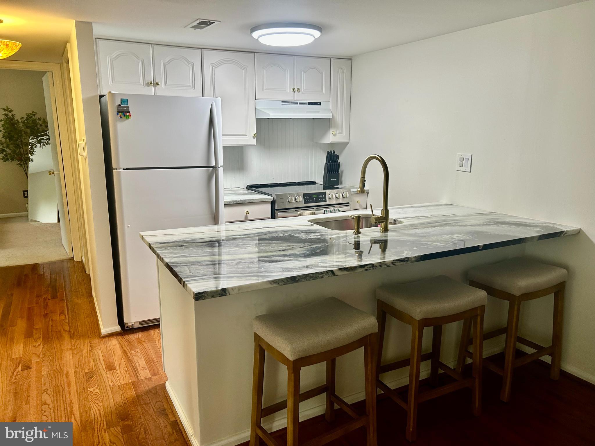 CHATHAM VIL OF TOW - Residential