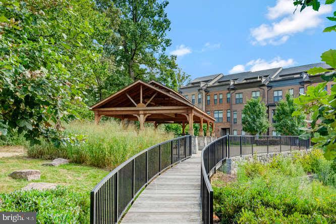 WEST OAKS CORNER - Residential Lease