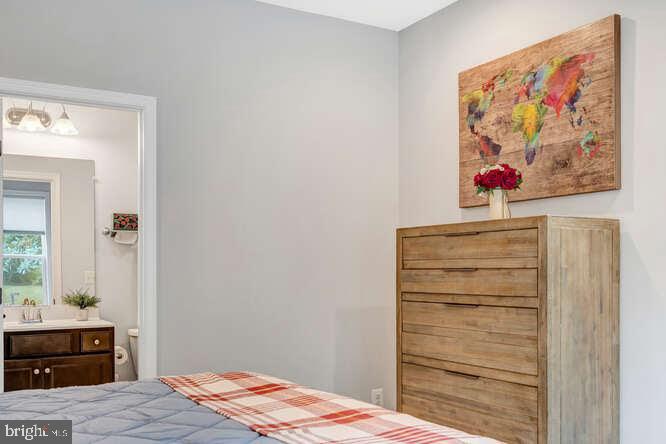 WEST OAKS CORNER - Residential Lease