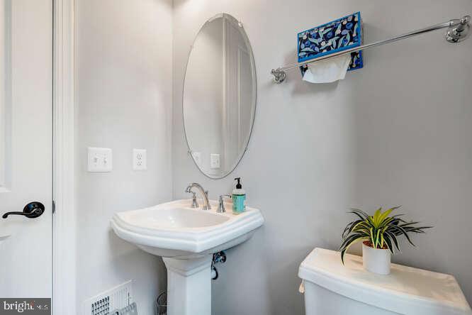 WEST OAKS CORNER - Residential Lease