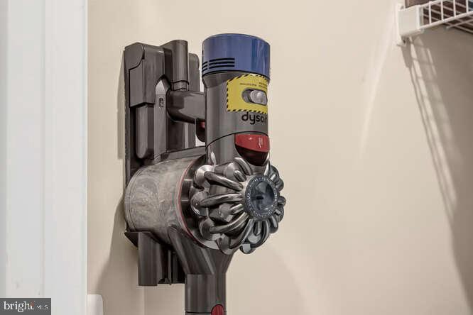 WEST OAKS CORNER - Residential Lease