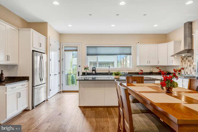 WEST OAKS CORNER - Residential Lease