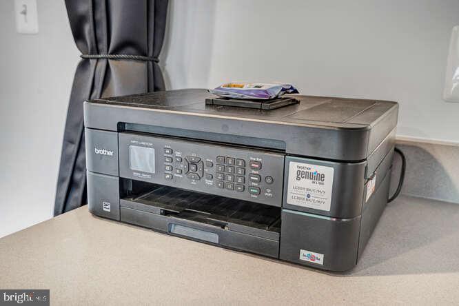 WEST OAKS CORNER - Residential Lease