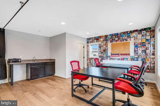 WEST OAKS CORNER - Residential Lease