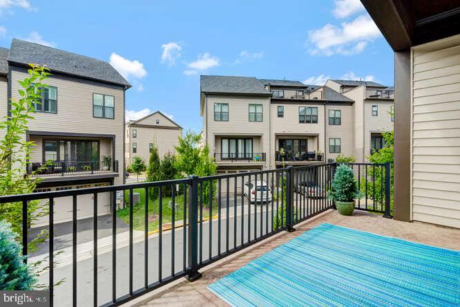 WEST OAKS CORNER - Residential Lease