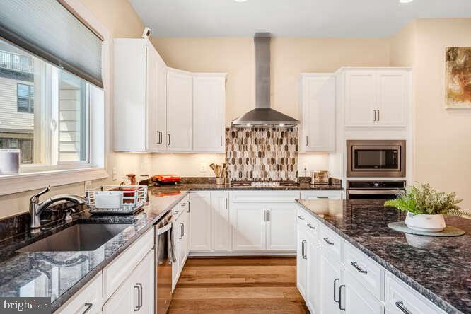 WEST OAKS CORNER - Residential Lease