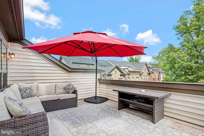 WEST OAKS CORNER - Residential Lease