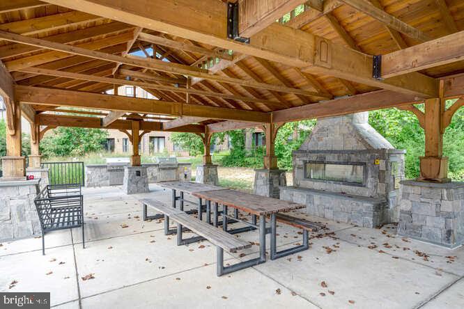 WEST OAKS CORNER - Residential Lease