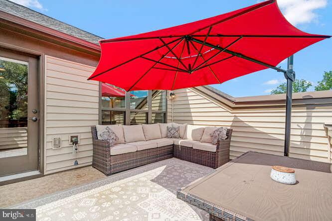 WEST OAKS CORNER - Residential Lease