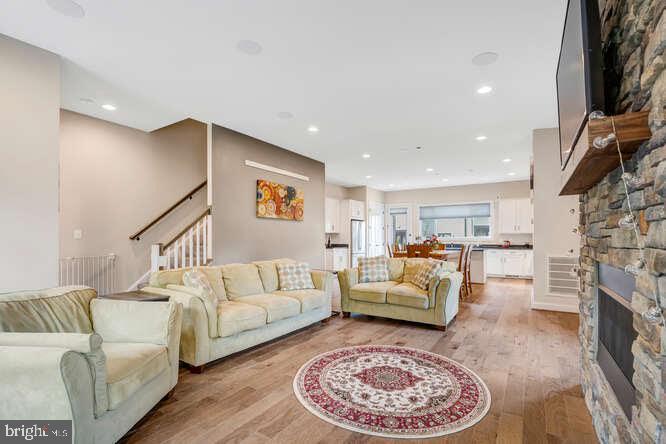 WEST OAKS CORNER - Residential Lease