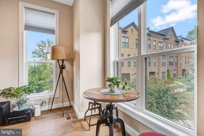 WEST OAKS CORNER - Residential Lease