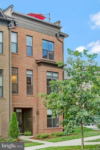 WEST OAKS CORNER - Residential Lease