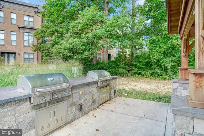 WEST OAKS CORNER - Residential Lease