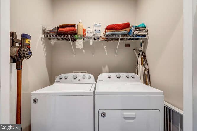 WEST OAKS CORNER - Residential Lease