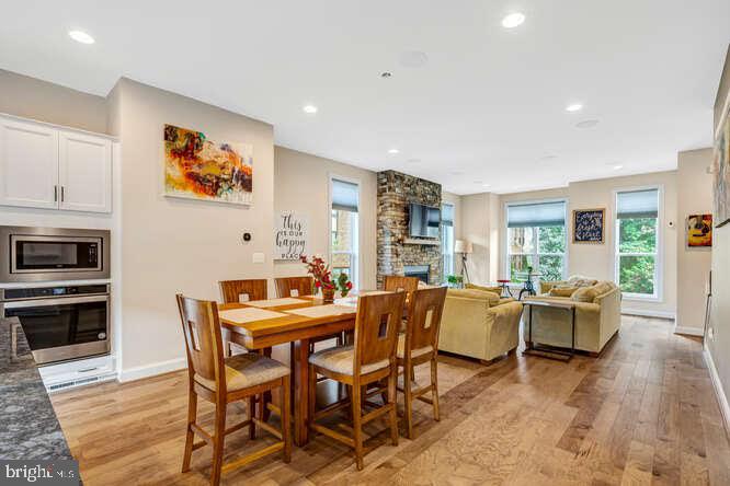 WEST OAKS CORNER - Residential Lease