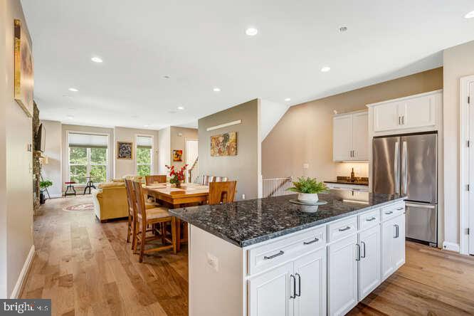 WEST OAKS CORNER - Residential Lease