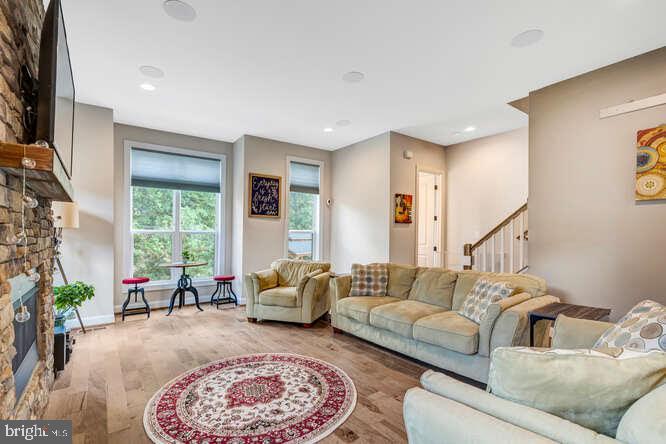 WEST OAKS CORNER - Residential Lease