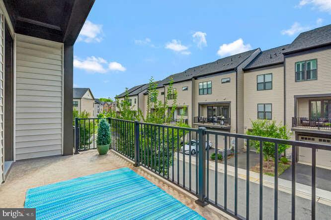 WEST OAKS CORNER - Residential Lease