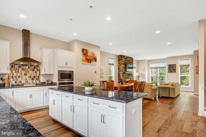 WEST OAKS CORNER - Residential Lease