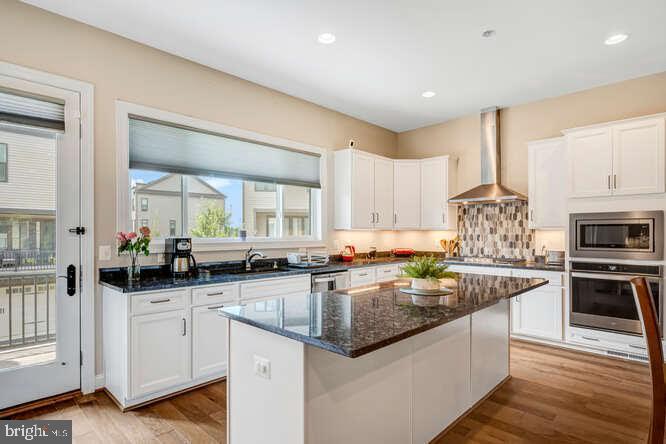 WEST OAKS CORNER - Residential Lease