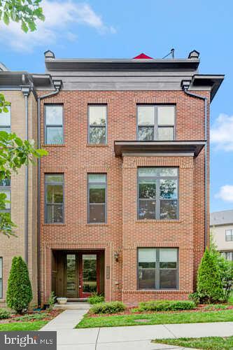 WEST OAKS CORNER - Residential Lease