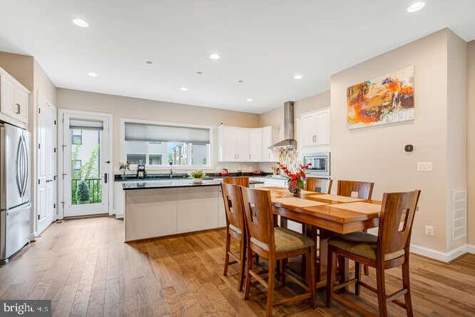 WEST OAKS CORNER - Residential Lease