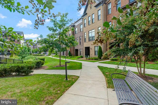 WEST OAKS CORNER - Residential Lease