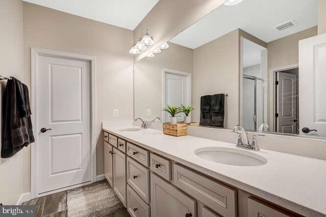 WEST OAKS CORNER - Residential Lease