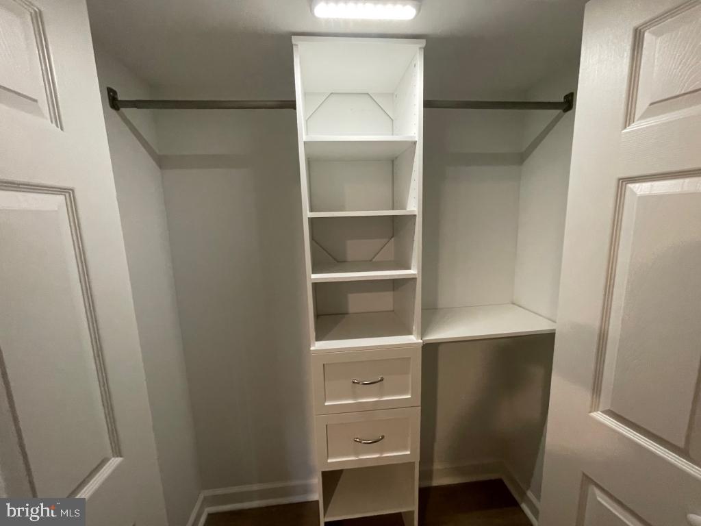 BROOKFIELD - Residential