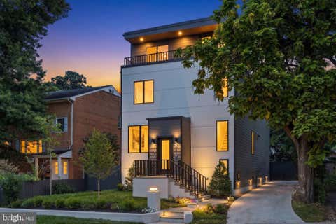 Photo of 818 N Edgewood Street, ARLINGTON, VA 22201 (MLS # VAAR2078078)