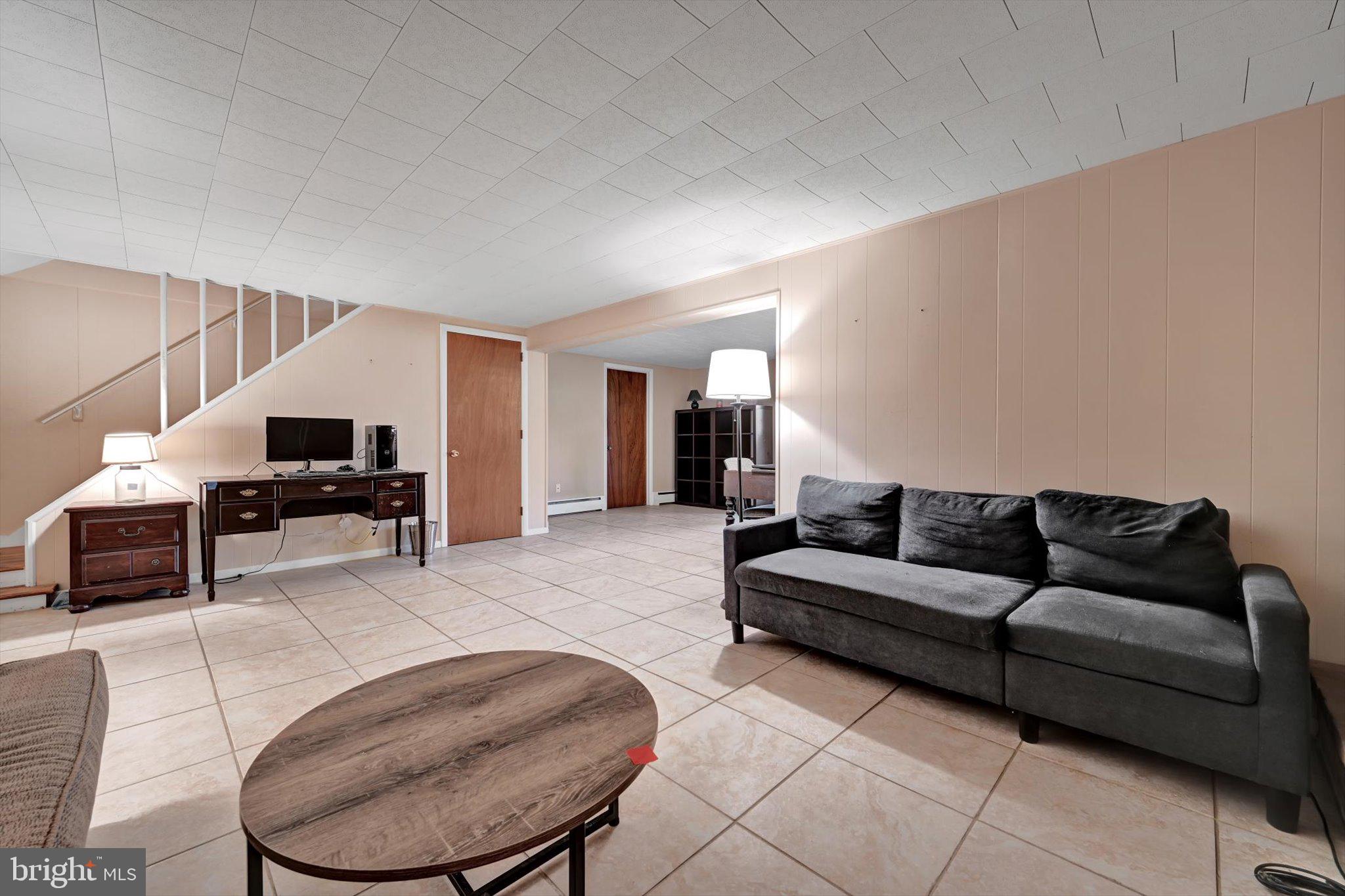 CRESTWOOD - Residential