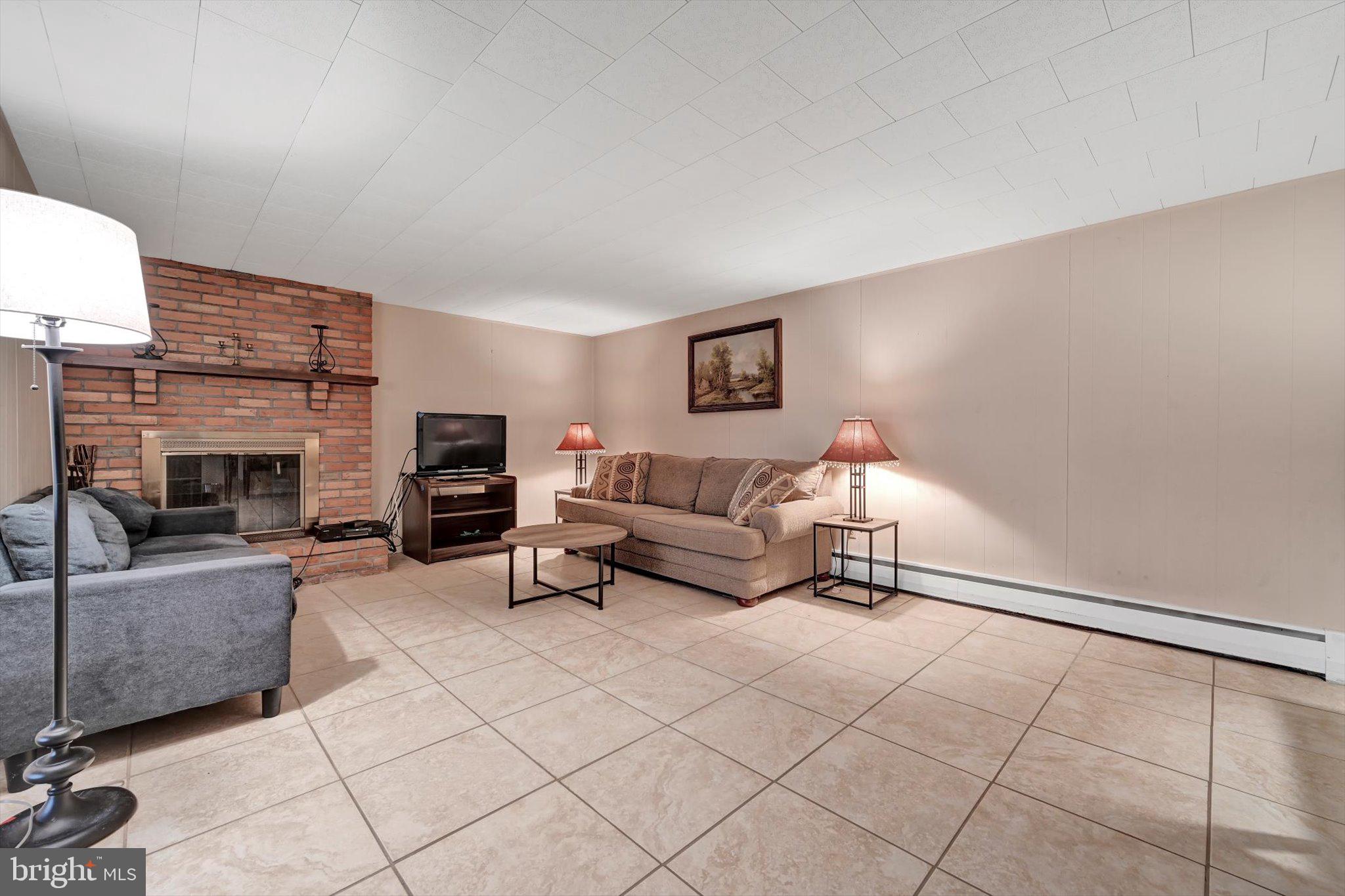 CRESTWOOD - Residential