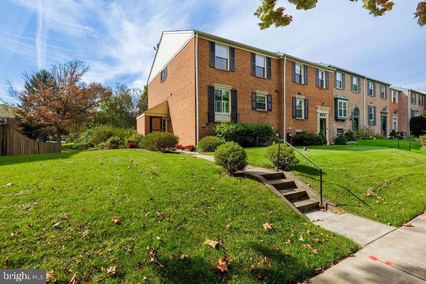 Rarely available Mays Chapel Village, End-of-Group townhome.  Walking distance to elemntary school, renovated kitchen, fenced in, quiet backyard.  Close to everythng that Timonium has to offer: shopping, restaurants, quick to downtown and more!