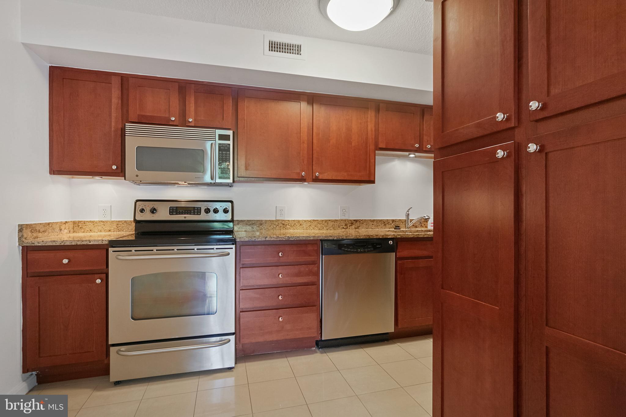 RENAISSANCE - Residential Lease