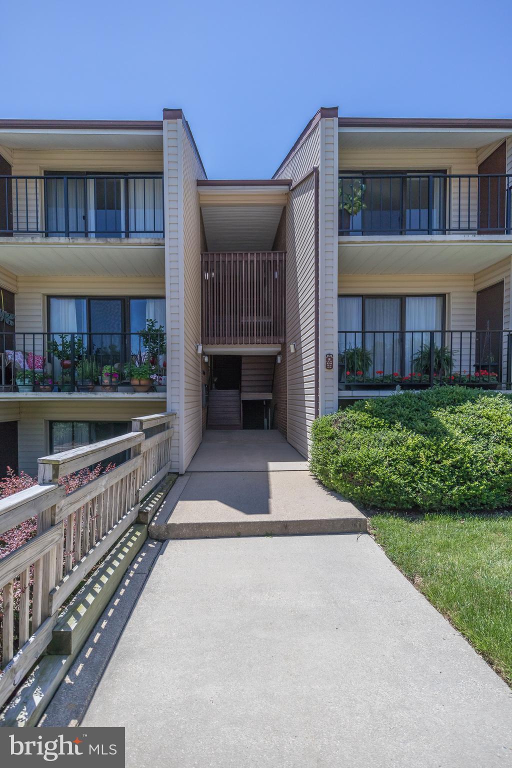 RIVA COMMONS - Residential Lease