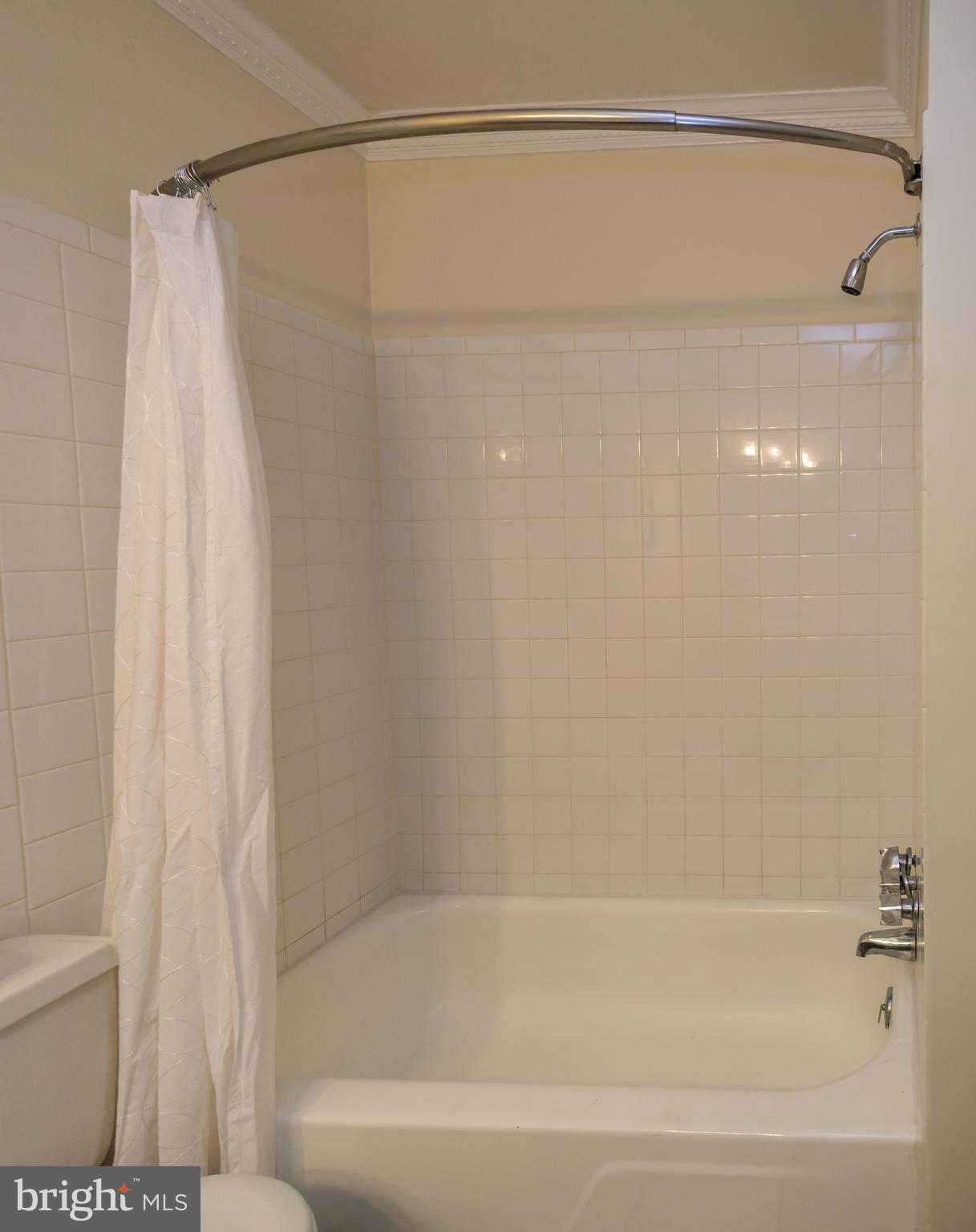 RIVA COMMONS - Residential Lease