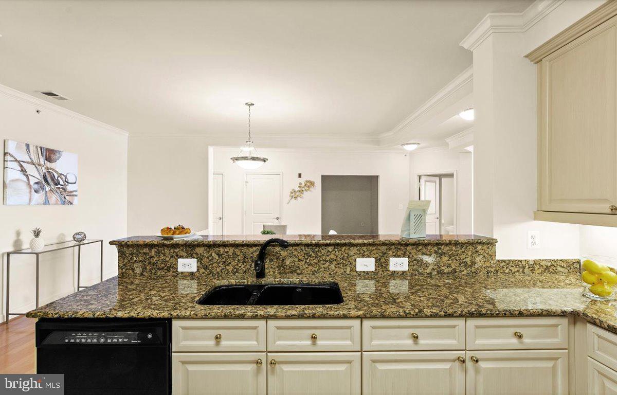 HARBOR POINT EAST CONDO - Residential