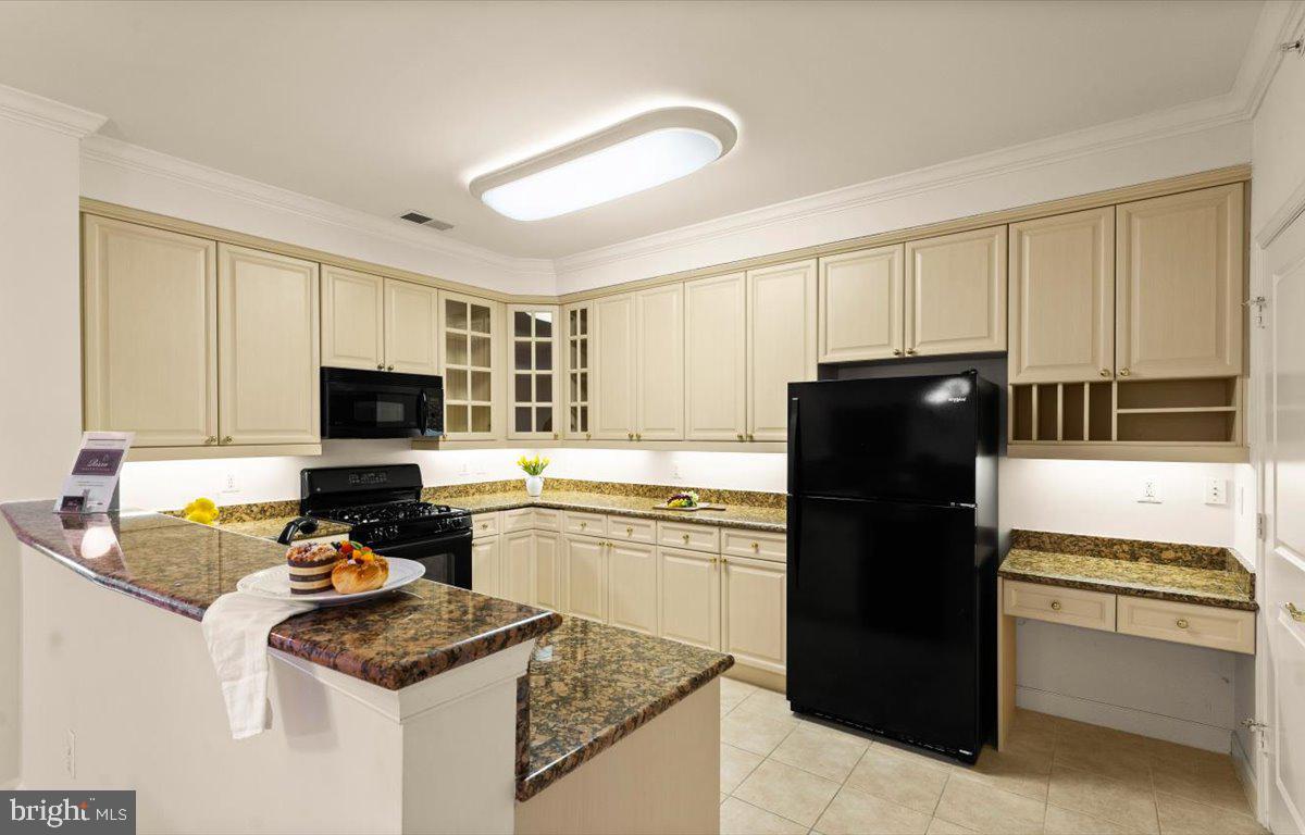 HARBOR POINT EAST CONDO - Residential