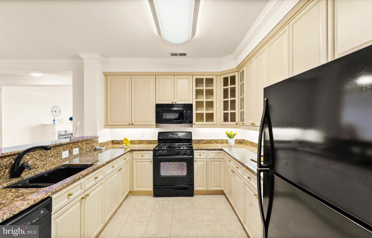 HARBOR POINT EAST CONDO - Residential