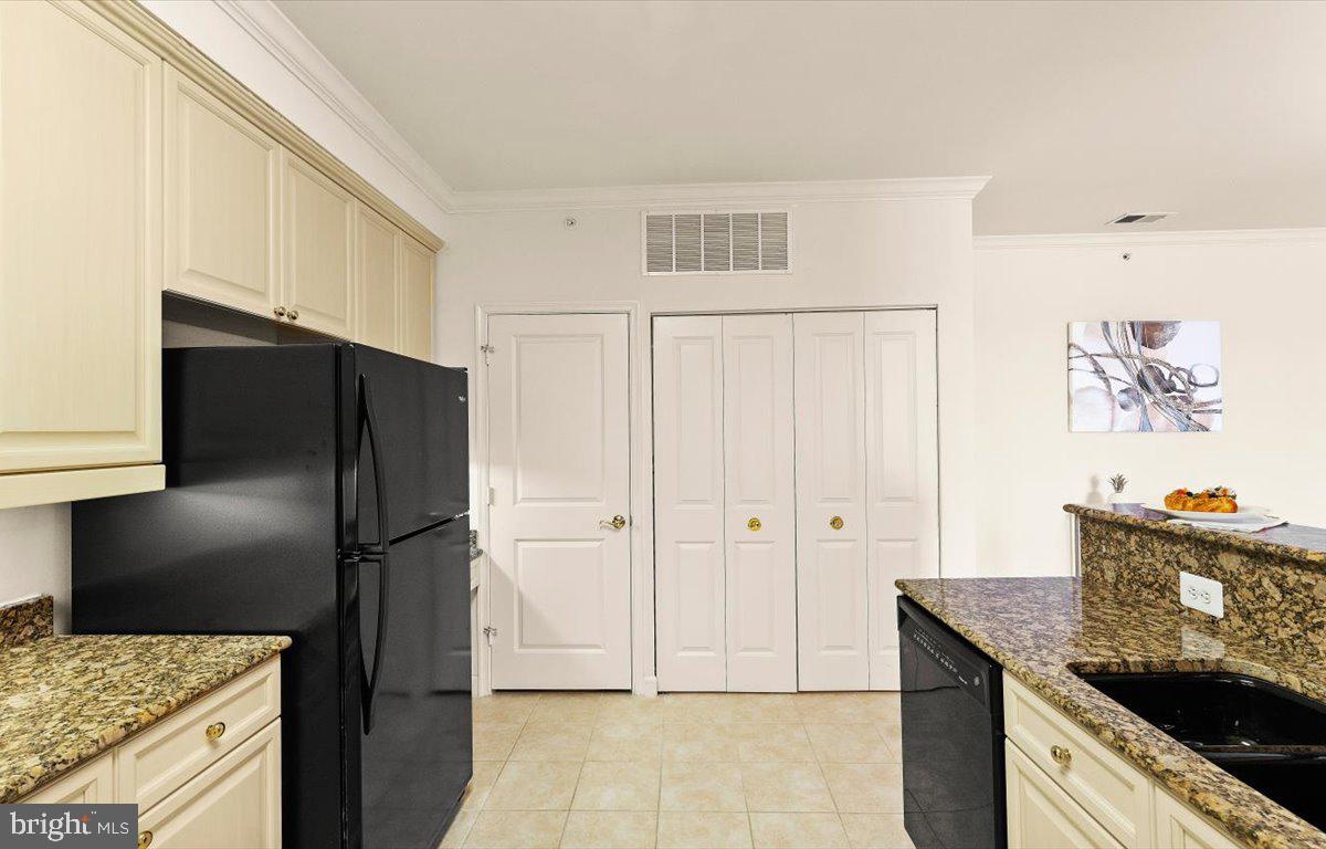 HARBOR POINT EAST CONDO - Residential